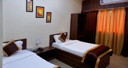 Hotel Guru Inn Room Type - Deluxe AC Twin Bed