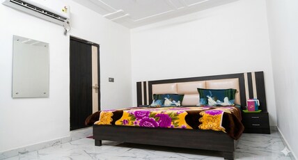 Hotel Blue Berry Room Type - Deluxe Room Ac