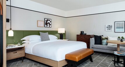 Kimpton SYLVAN HOTEL, an IHG hotel Room Type - 1 King Mobility Accessible Tub Sofa Bed Kimpton SYLVAN HOTEL, an IHG hotel Room Type - 1 King Mobility Accessible Tub Sofa Bed