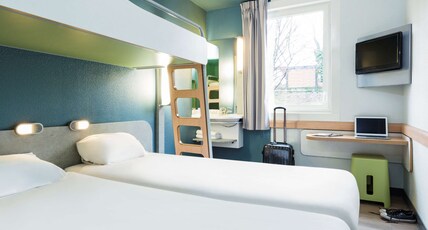 IBIS BUDGET PARIS PTE MONTMARTRE Room Type - TRIPLE - Room for 3 people with 3 single beds IBIS BUDGET PARIS PTE MONTMARTRE Room Type - TRIPLE - Room for 3 people with 3 single beds