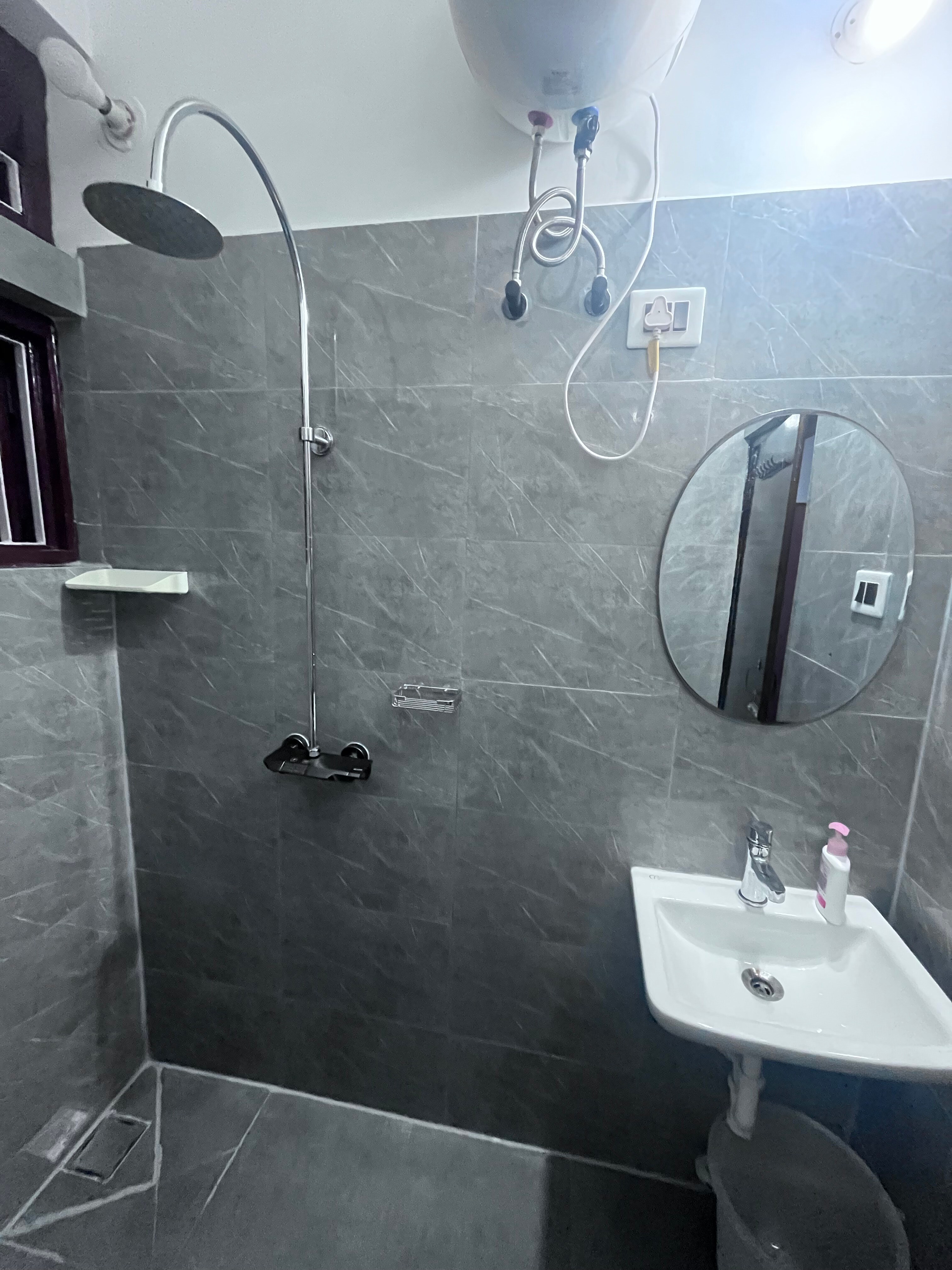 BKR HOMESTAY (1 bedroom and kitchen) - Tap to explore photos
