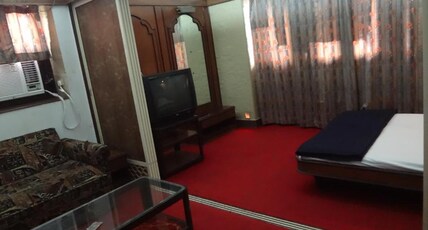 Hotel Happy Home Colaba Room Type - Deluxe AC Family Suite