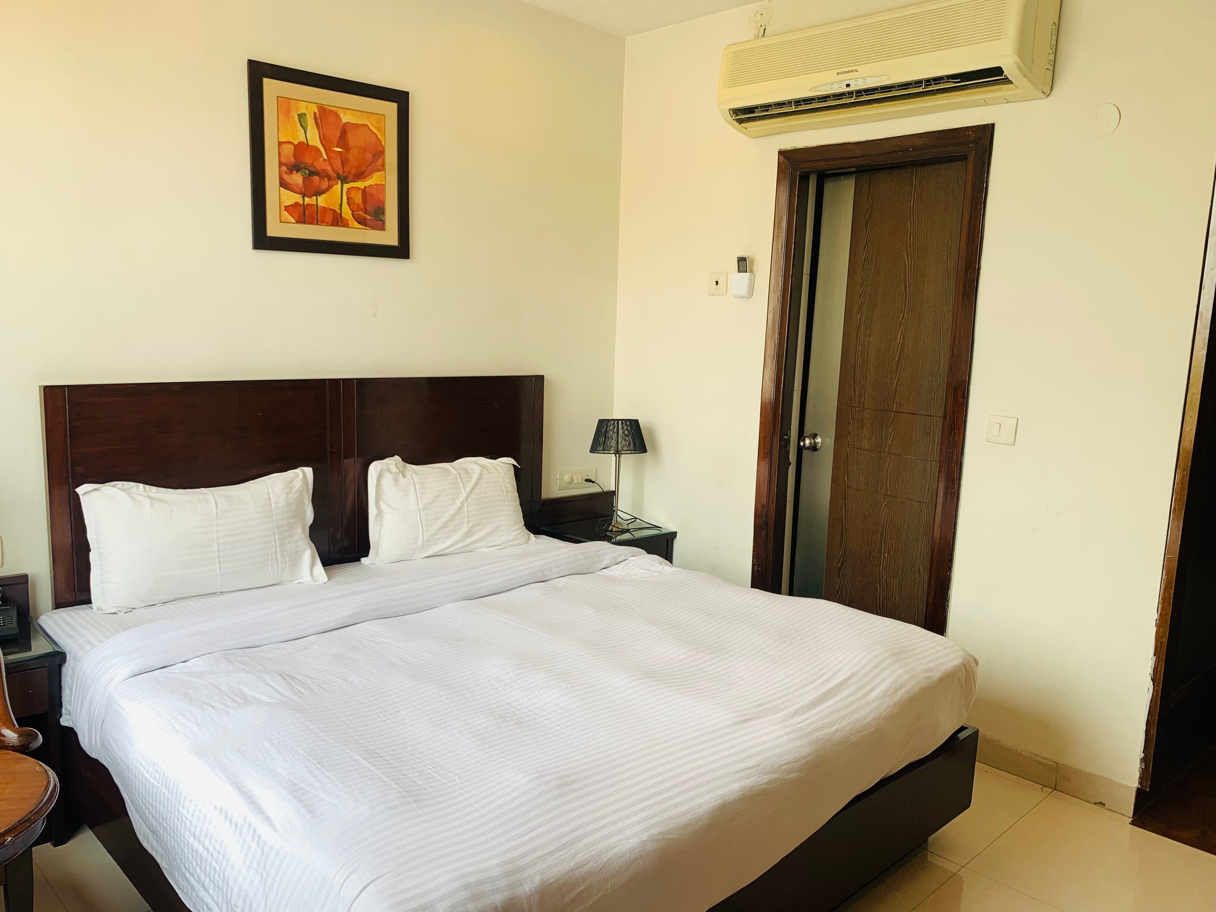 Hotel Hari Heritage - Tap to explore photos