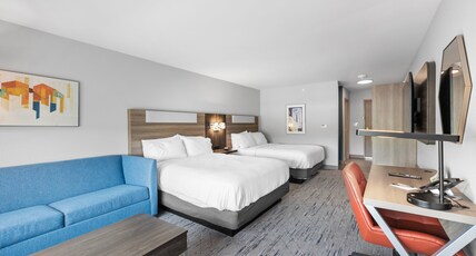 Holiday Inn Express & Suites MARINETTE Room Type - 2 Queen Suite