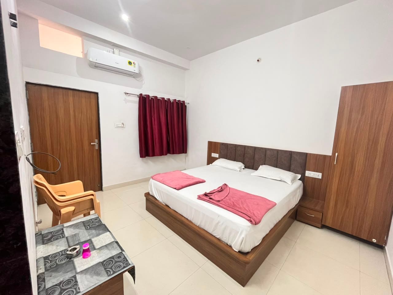 Hotel shri ram palace - Tap to explore photos