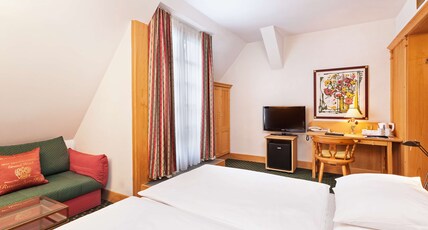Best Western Premier Grand Hotel Russischer Hof Room Type - 2 Single Beds, Comfort Room, Modern Interior, Sitting Corner