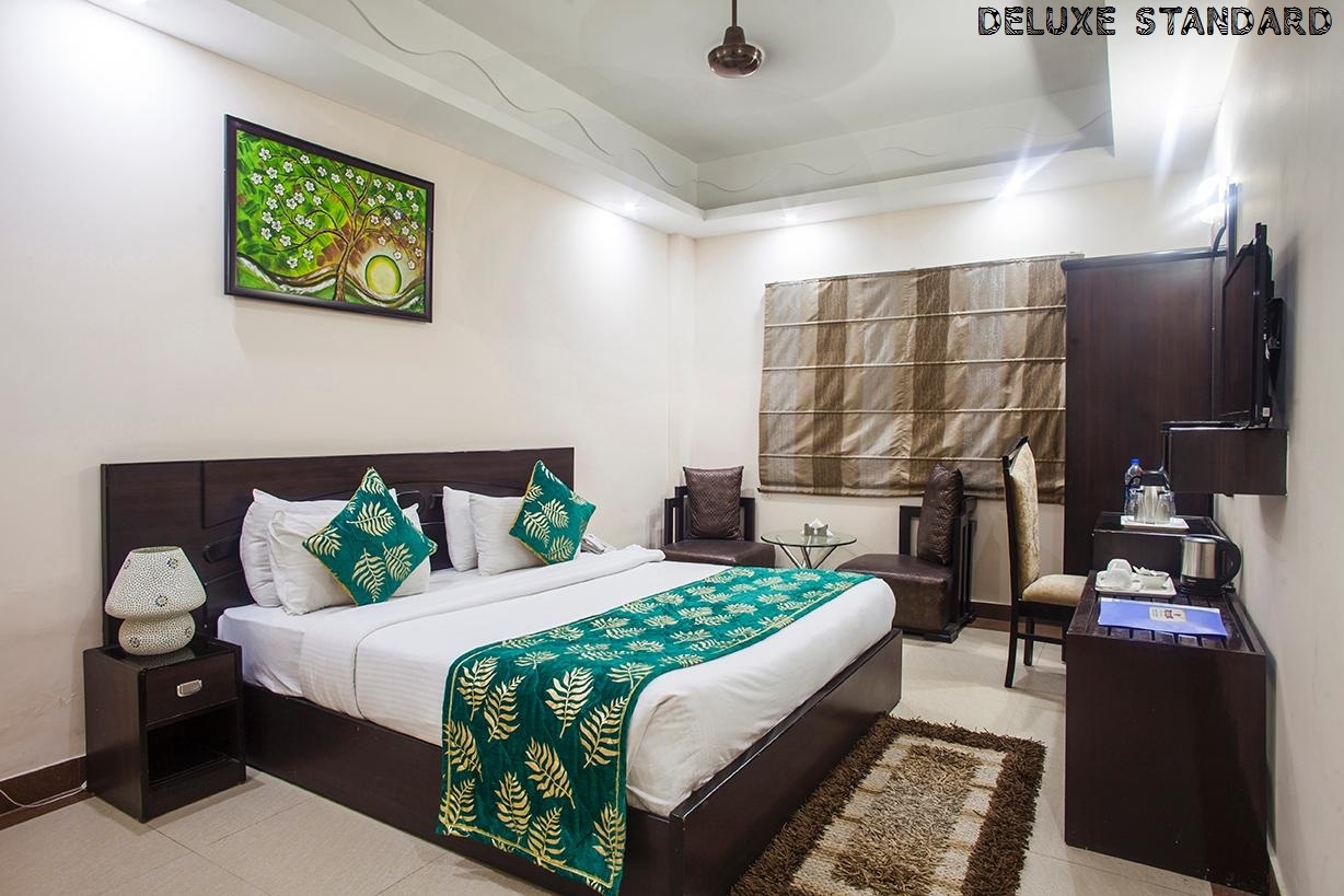 Palm Tree Hotel & Restaurant - Tap to explore photos