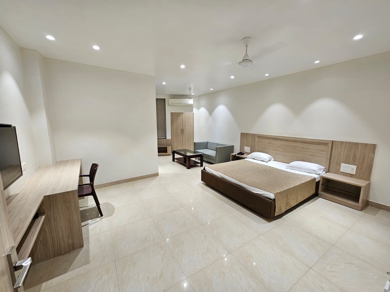 Hotel Bagla Atithi Banaras - Tap to explore photos