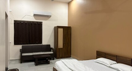 ENERGY Inn Room Type - Courtyard View Deluxe King Bed