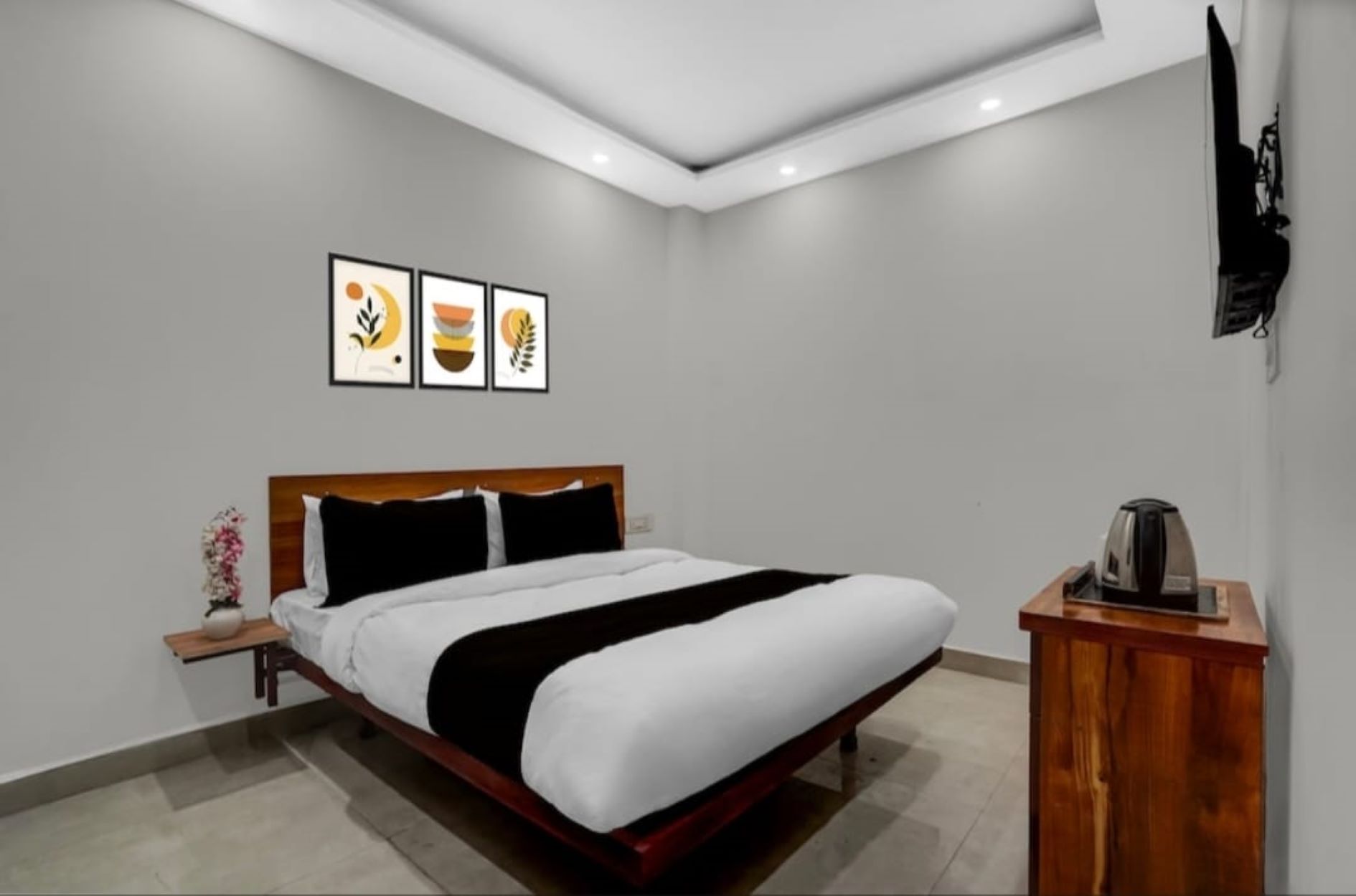 Hotel Easy Stay Near krishna Nagar - Tap to explore photos