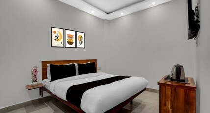 Hotel Easy Stay  Room Type - Deluxe Room with free wifi