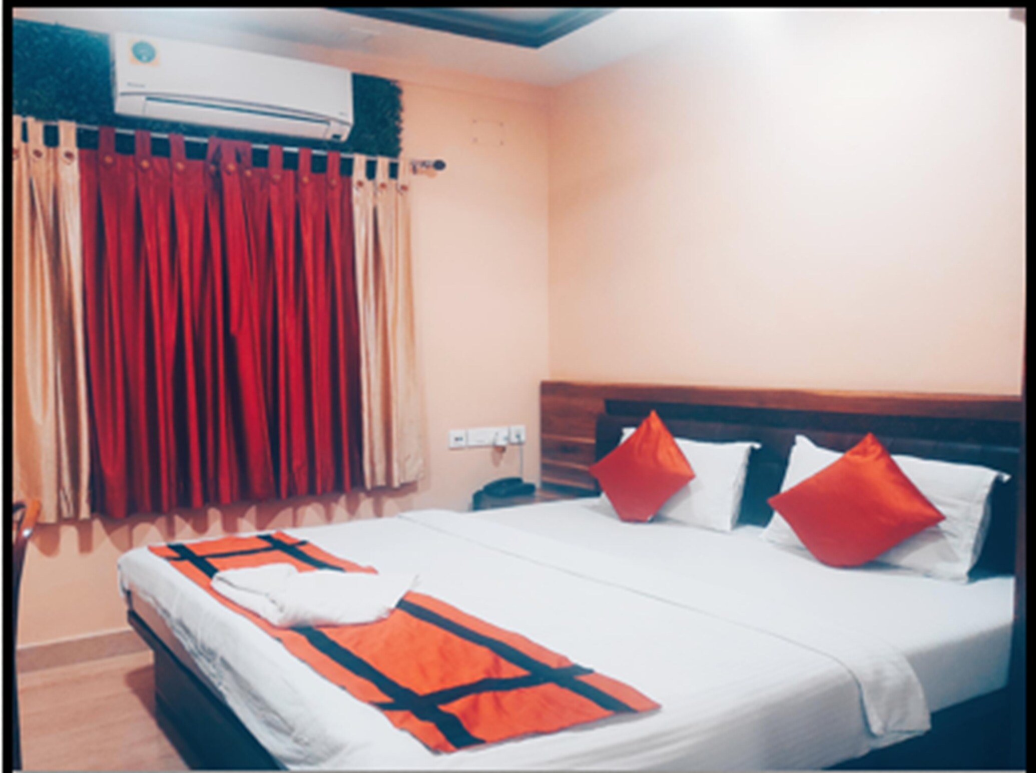 SMS Guest House- Kolkata West Bengal - Tap to explore photos
