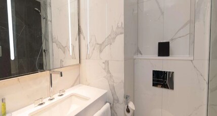 Hilton London Metropole Room Type - TWIN AND KING CONNECTING