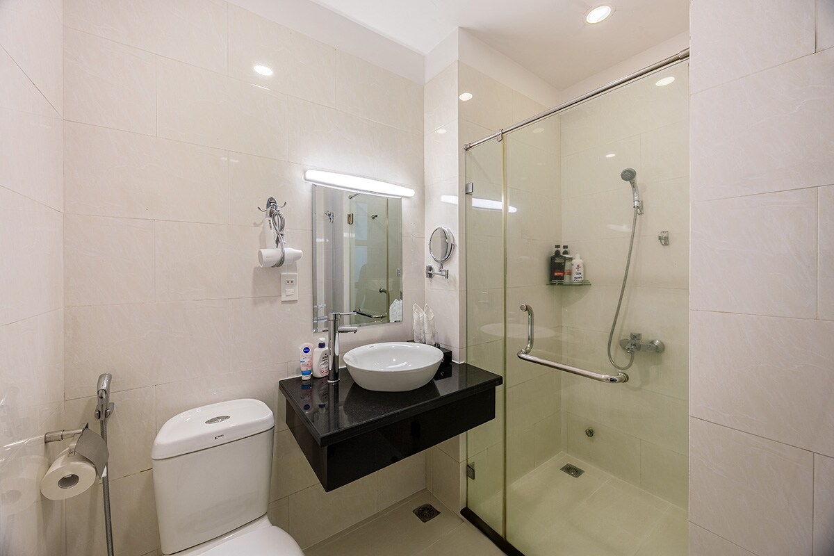 A25 Hotel - 14 Luong Huu Khanh - Tap to explore photos
