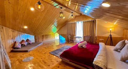 The Outpost - Hallan Valley, Manali - Boutique Stay & Cafe Room Type - Studio Attic Room with Private Washroom