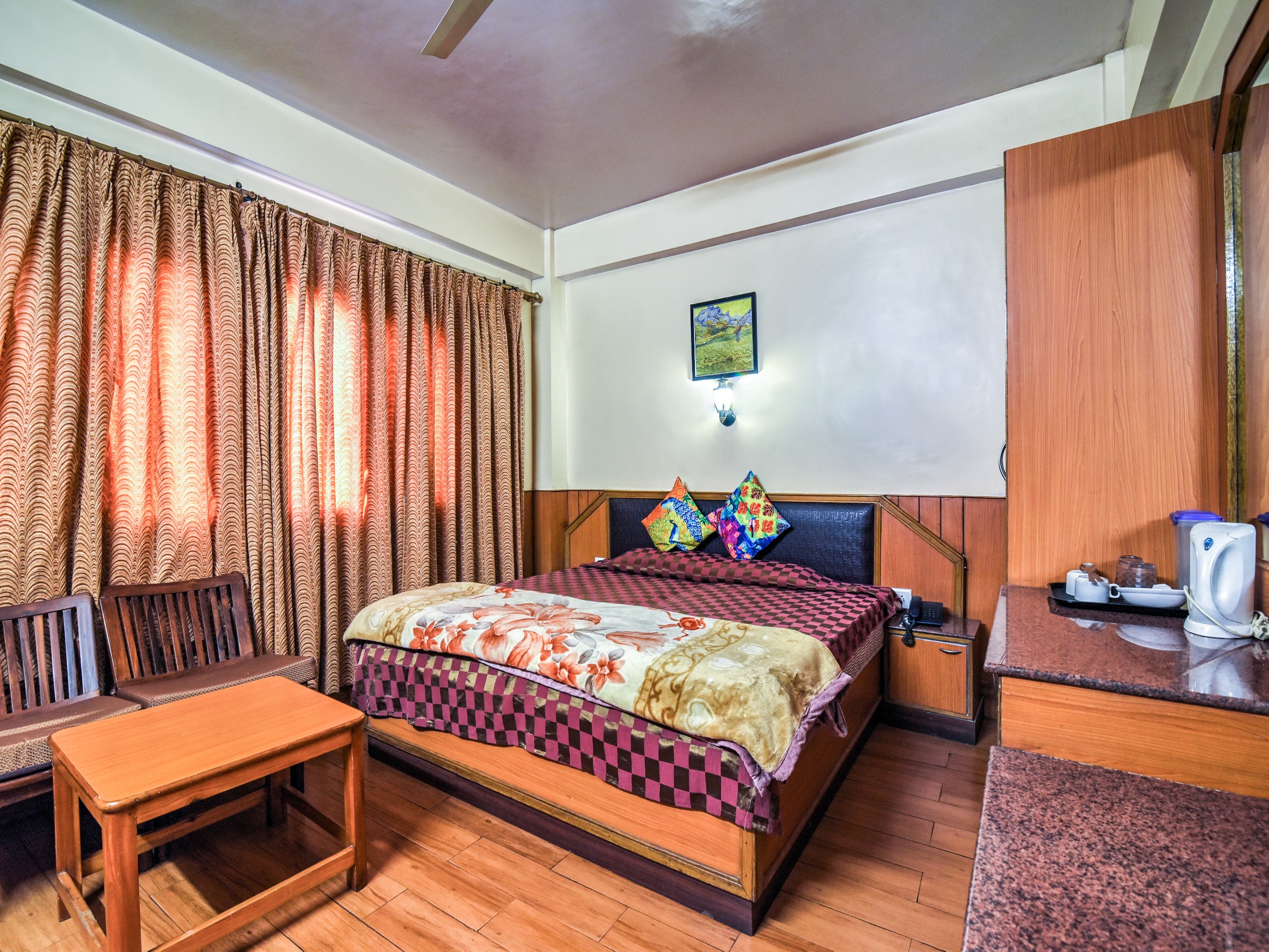 Hotel Grace - Tap to explore photos