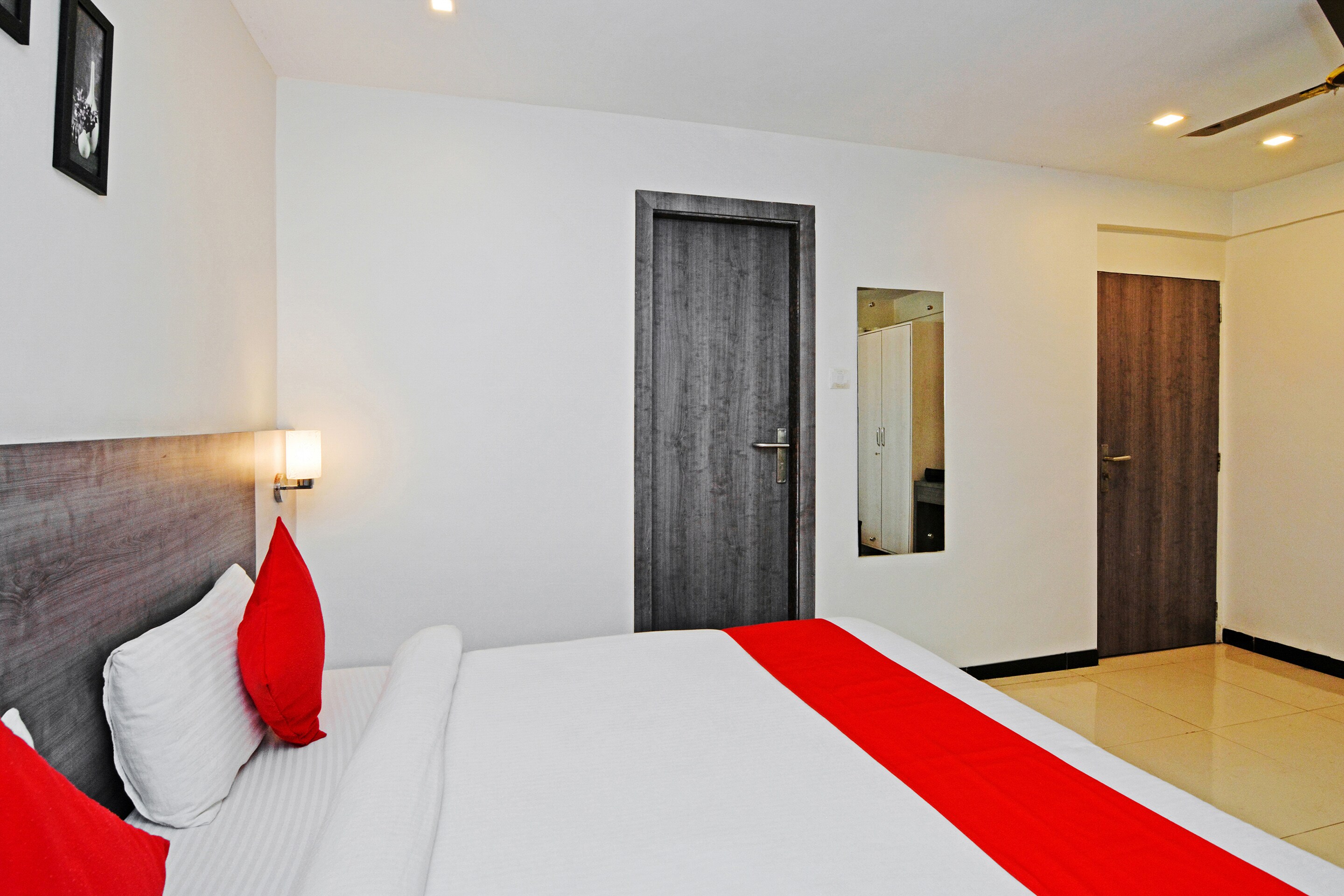 Hotel O Ashwarya Service Apartment - Tap to explore photos
