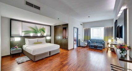 Howard Johnson Plaza by Wyndham, Dubai Deira Room Type - 1 King Bed, Junior Suite, Non-Smoking