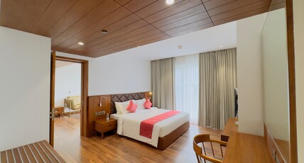 Gokulam Grand Room Type - Superior Room with Living Area