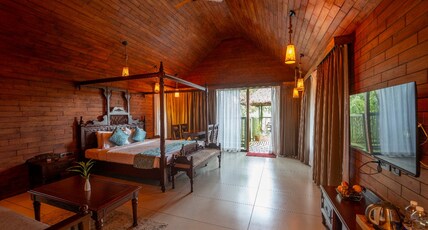 KING FLORA ORGANIC FARM RESORT Room Type - Flora Nest Wooden Stilt Cottage