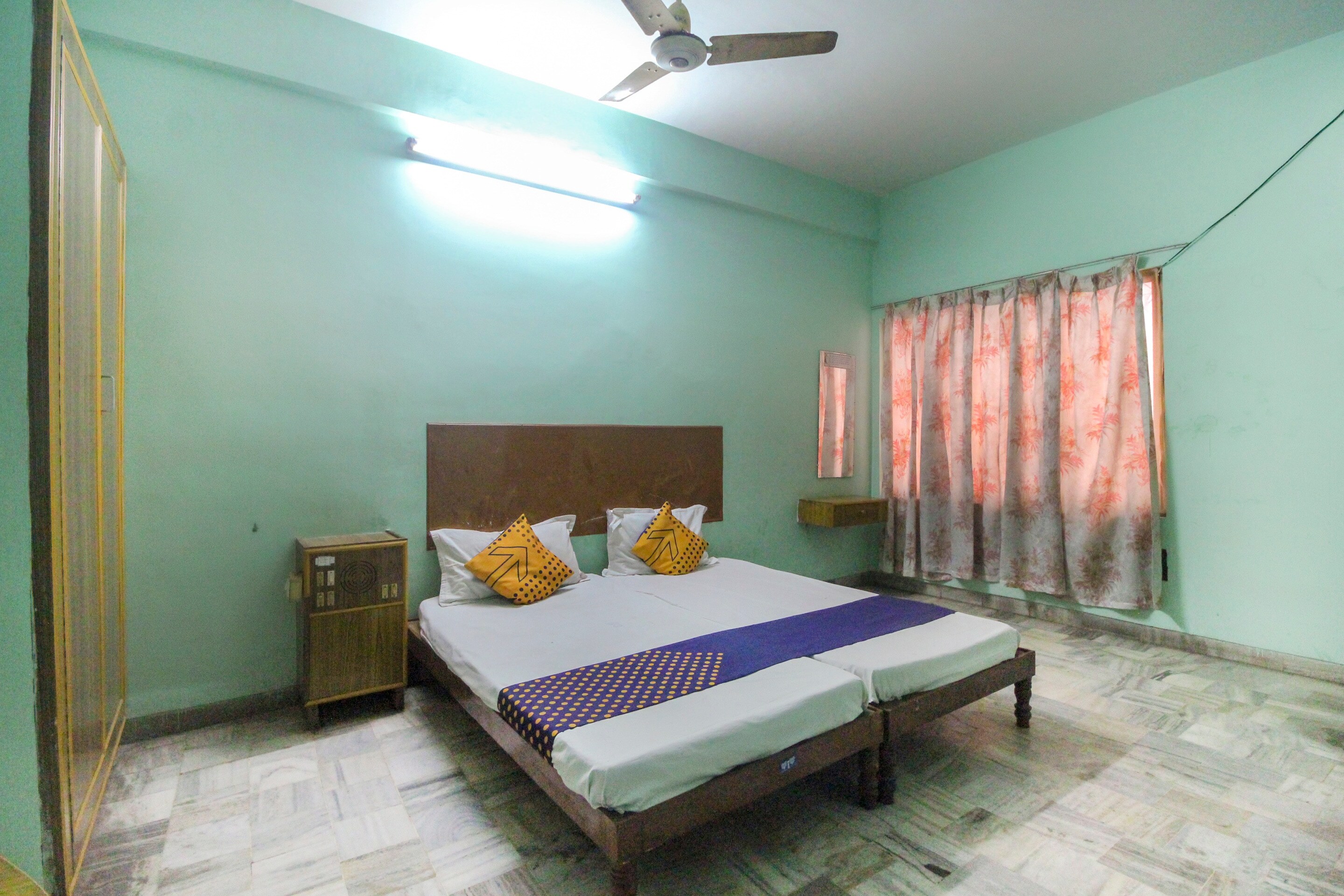 Hotel O Maruthi - Tap to explore photos