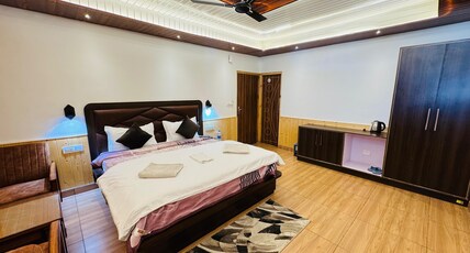 THE Midnight Garden Room Type - Alcove Hotel Room 201
