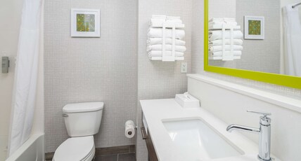 Hampton Inn & Suites Hartford-Manchester, CT Room Type - 2 QUEEN BEDS NONSMOKING