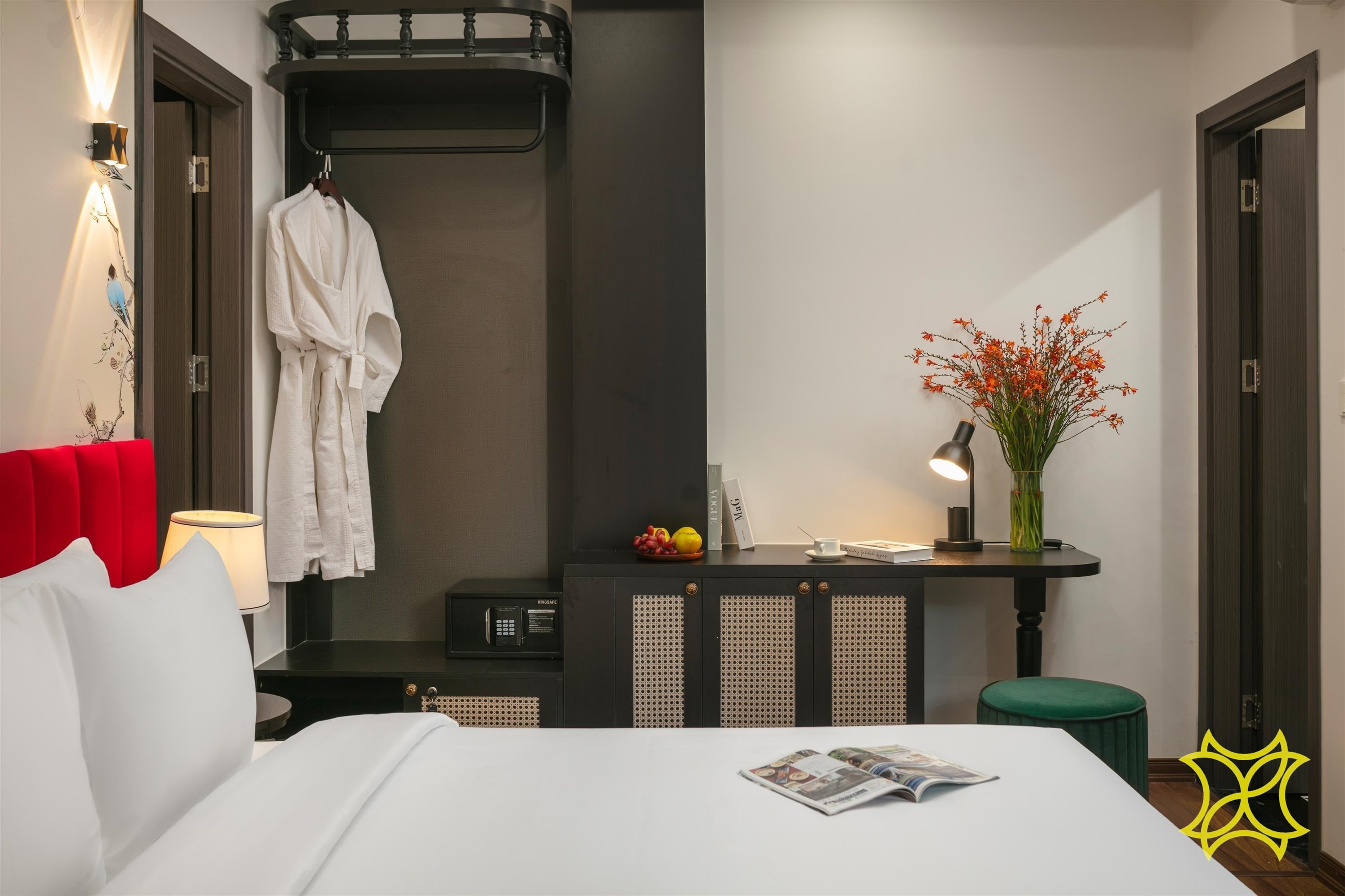 Hanoi Grandeur Hotel - Tap to explore photos