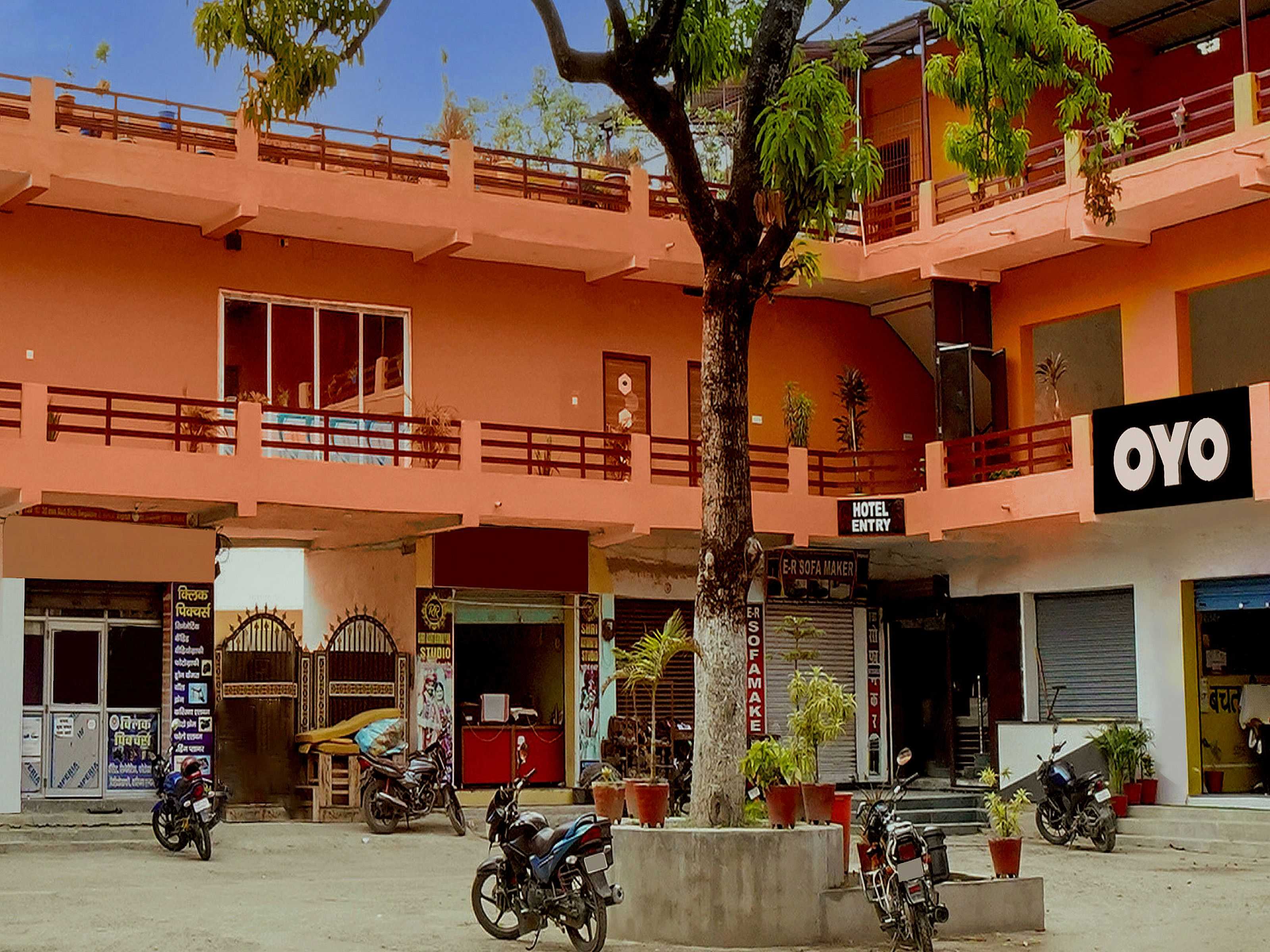 OYO 813893 Hotel Siddhi Vinayak - Tap to explore photos