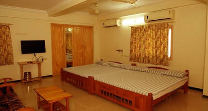 Metro Altis Lodge Room Type - Six Bed Room AC