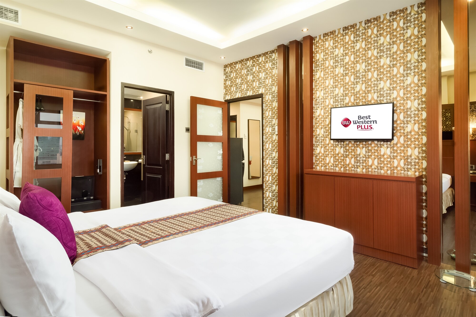 Best Western Plus Makassar Beach - Tap to explore photos