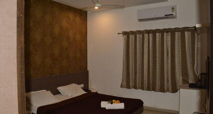 HOTEL SAFARI Room Type - Family AC Room