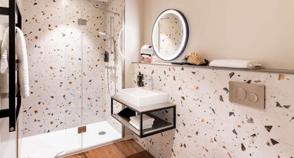 ibis Styles Strasbourg R Room Type - Comfort Room: 1 queen-size bed and 1 bunk bed