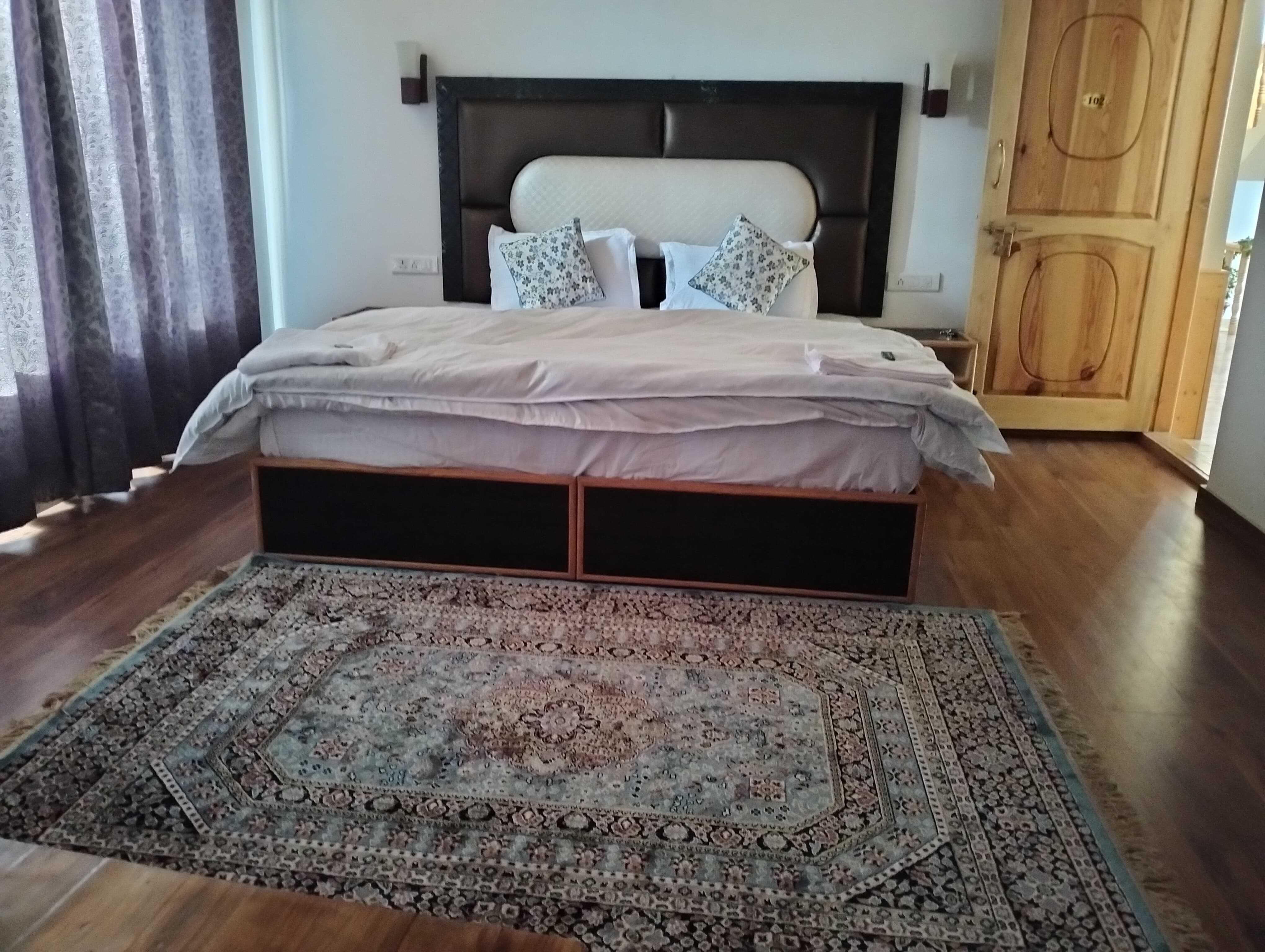 Gama Homestay | Garden with Leh Palace View - Tap to explore photos