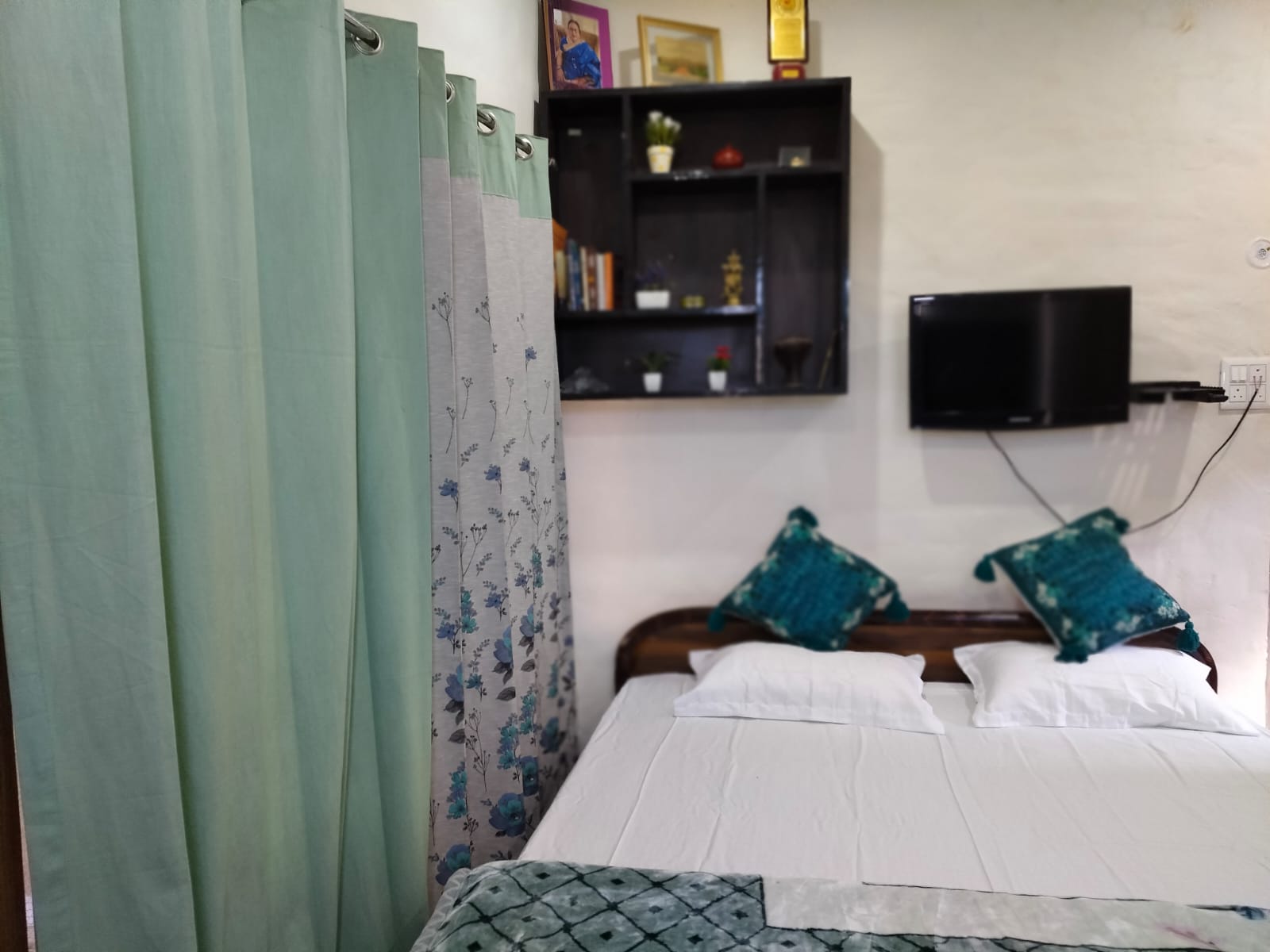 Kalrav Kunj Homestay 3BR Dwarahat By Homeyhuts - Tap to explore photos