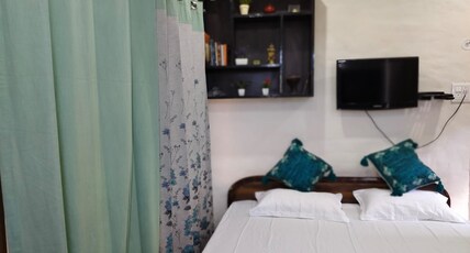 Kalrav Kunj Homestay 3BR Dwarahat By Homeyhuts Room Type - Bedroom 1