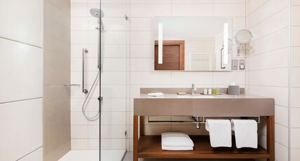 DoubleTree by Hilton Krakow Hotel & Convention Center Room Type - KING GUEST ROOM