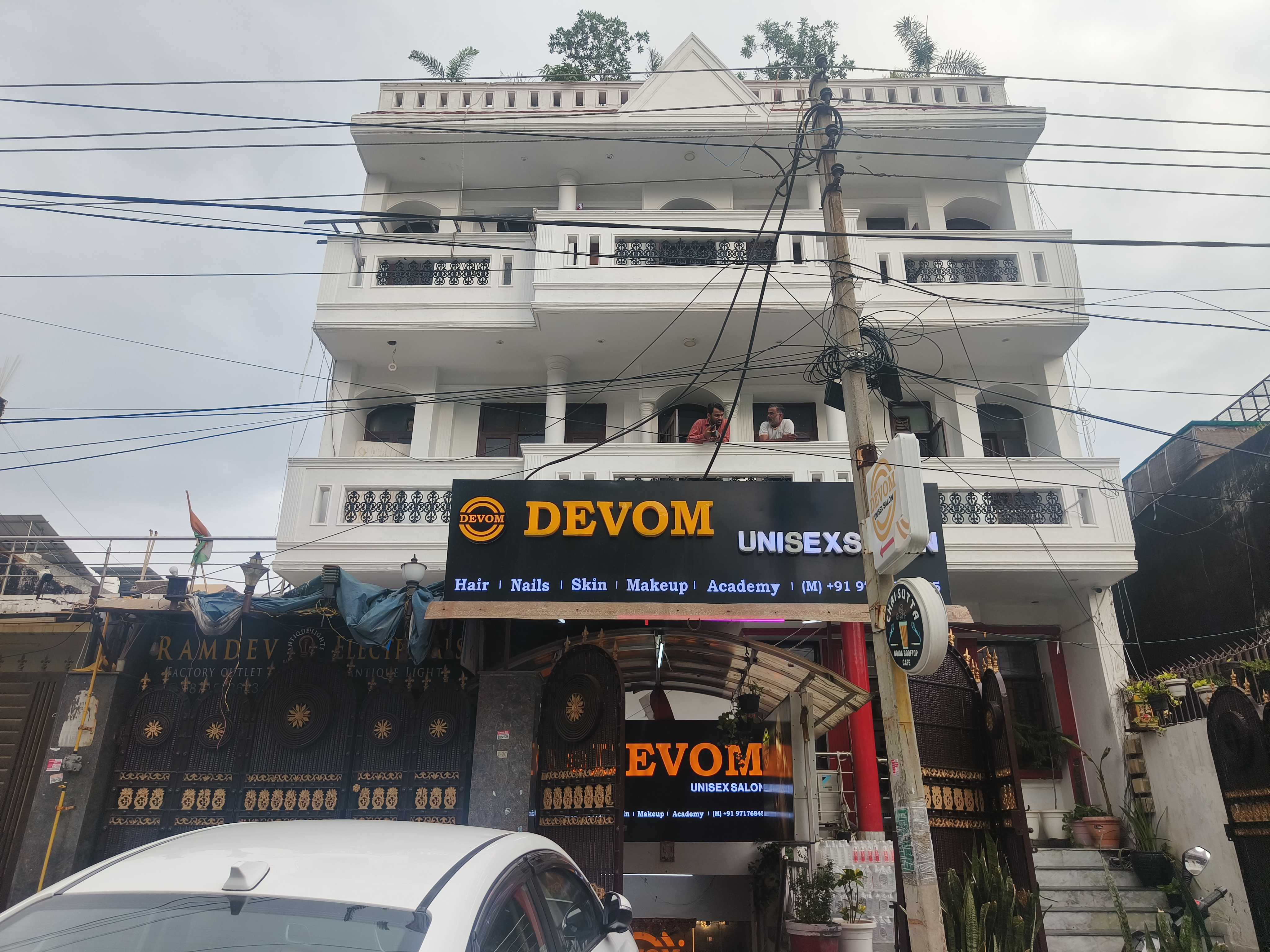 Hotel O Devom Inn Sector 16 Noida Metro Station - Tap to explore photos