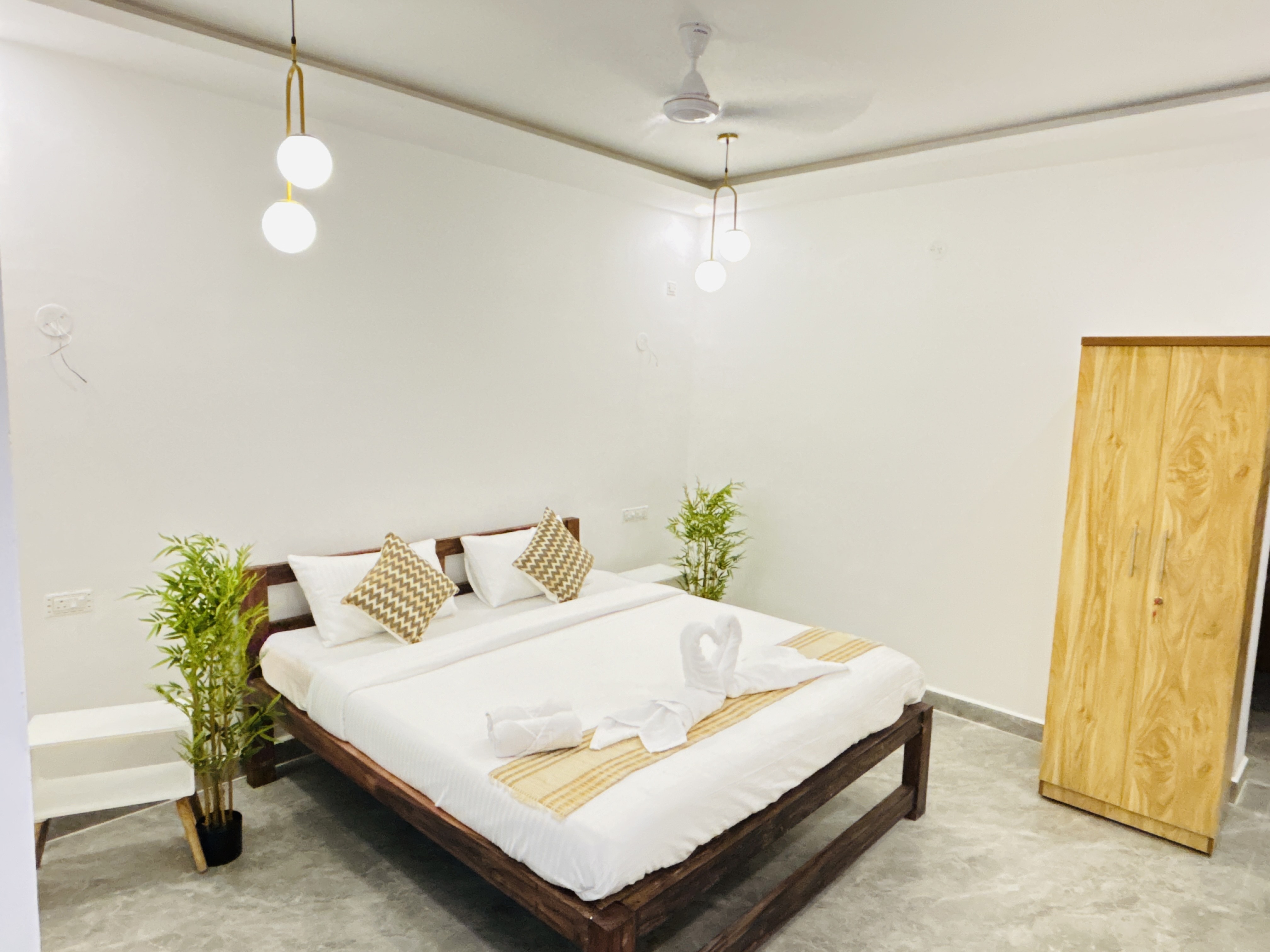 Shades Ivory - Agonda Beach Resort - Tap to explore photos
