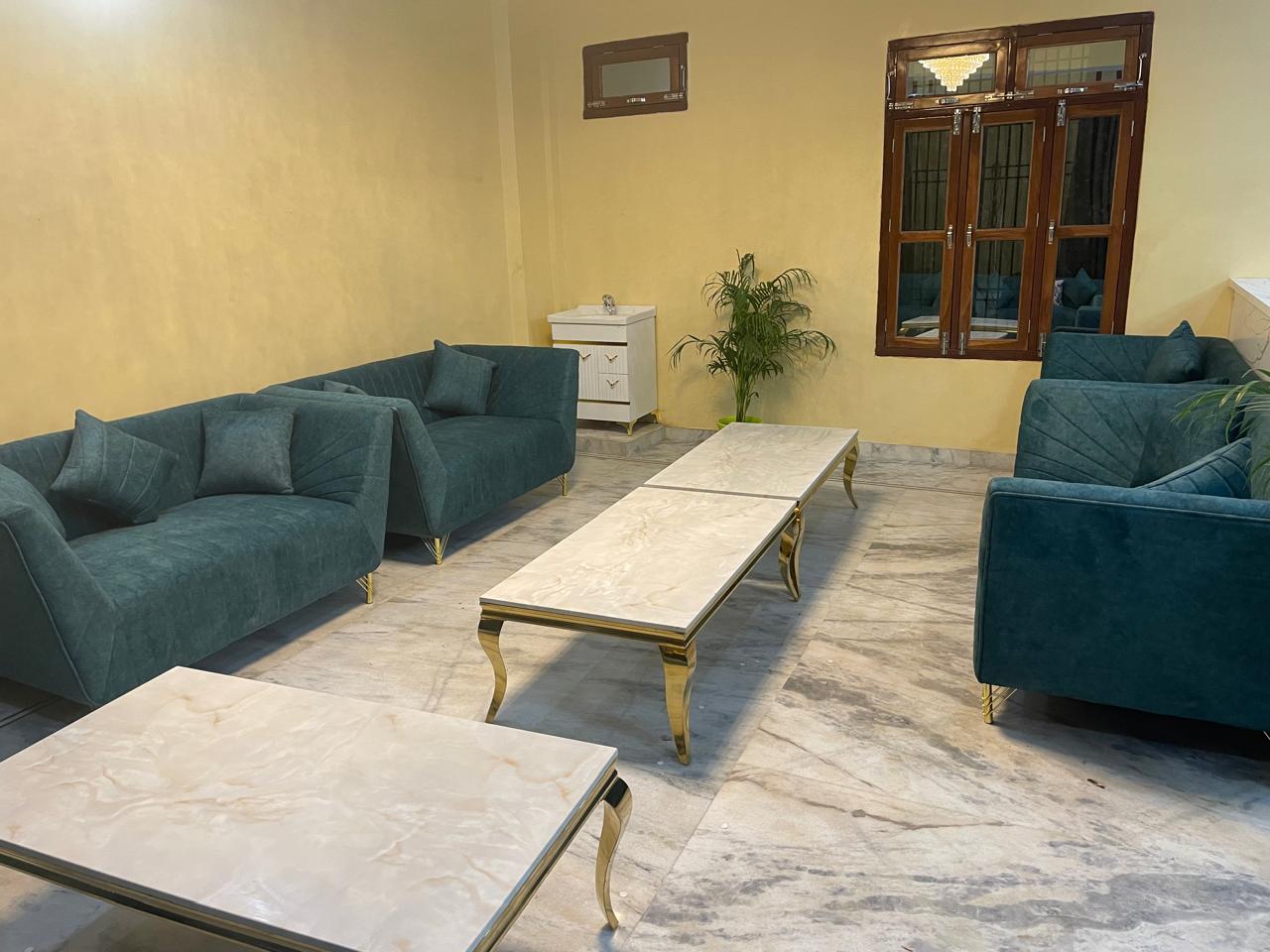 Saraswati Luxurius Home Stay - Tap to explore photos