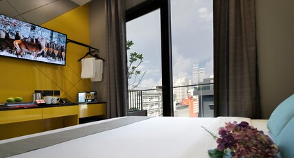 Hotel Mi Bencoolen Room Type - Superior Balcony Room