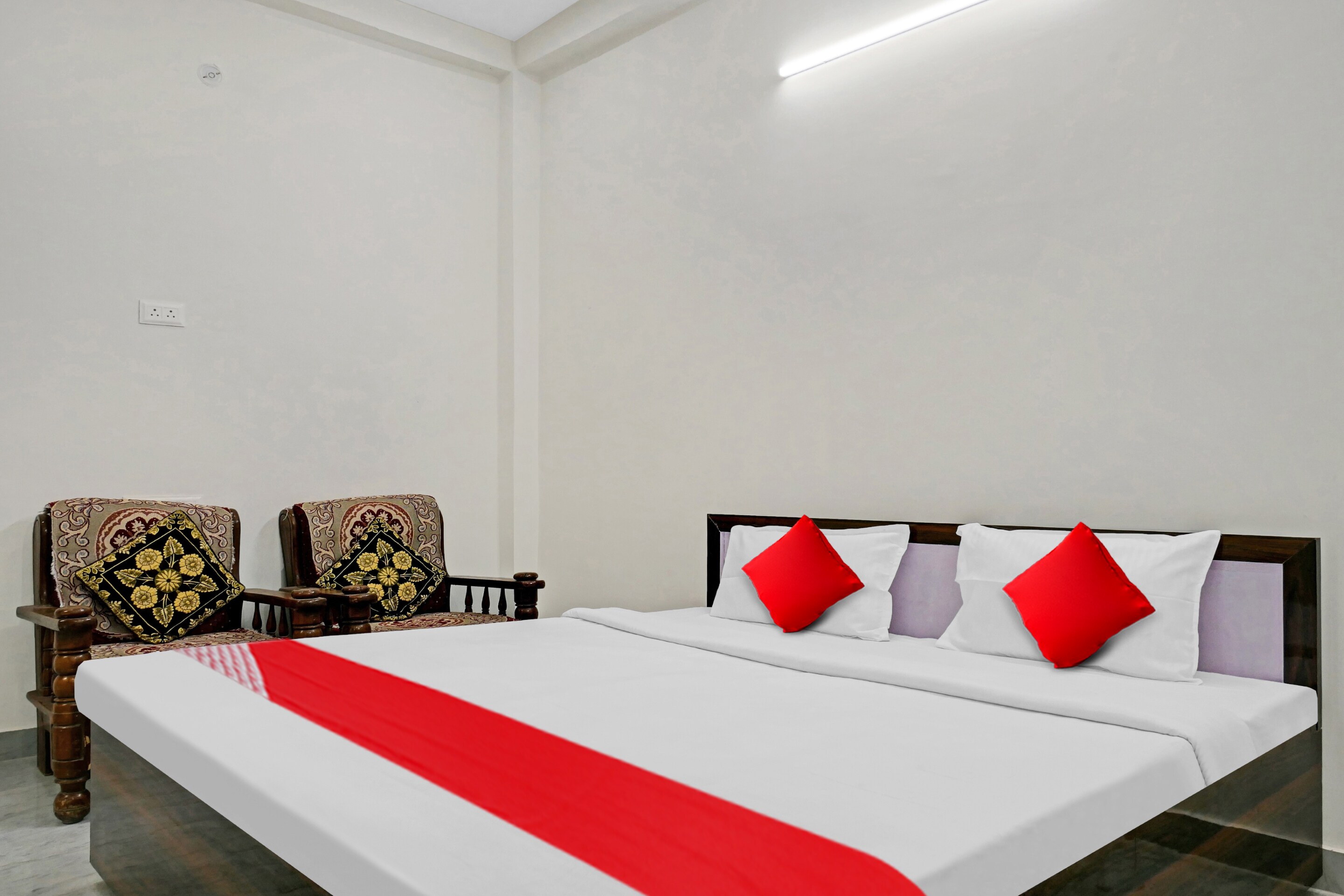 OYO Flagship Archana Paying Guest House - Tap to explore photos