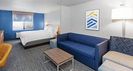 Holiday Inn Express & Suites LONOKE I-40 (EXIT 175) Room Type - 1 King Suite Addl Living Area Sofa Bed