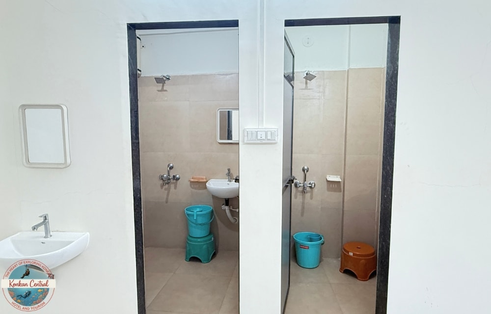 Konkan Central Kankavali AC 6 Bed Family Room - Tap to explore photos