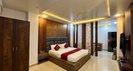Crescent International Hotel Room Type - Suite with Living Area and Work Desk