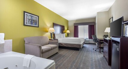 Best Western Plus Mansfield Inn & Suites Room Type - ACCESSIBLE - 1 KING,MOBACC,COMAST,BATHTB,WHRPL,NSMK,FULL BREAKFAST