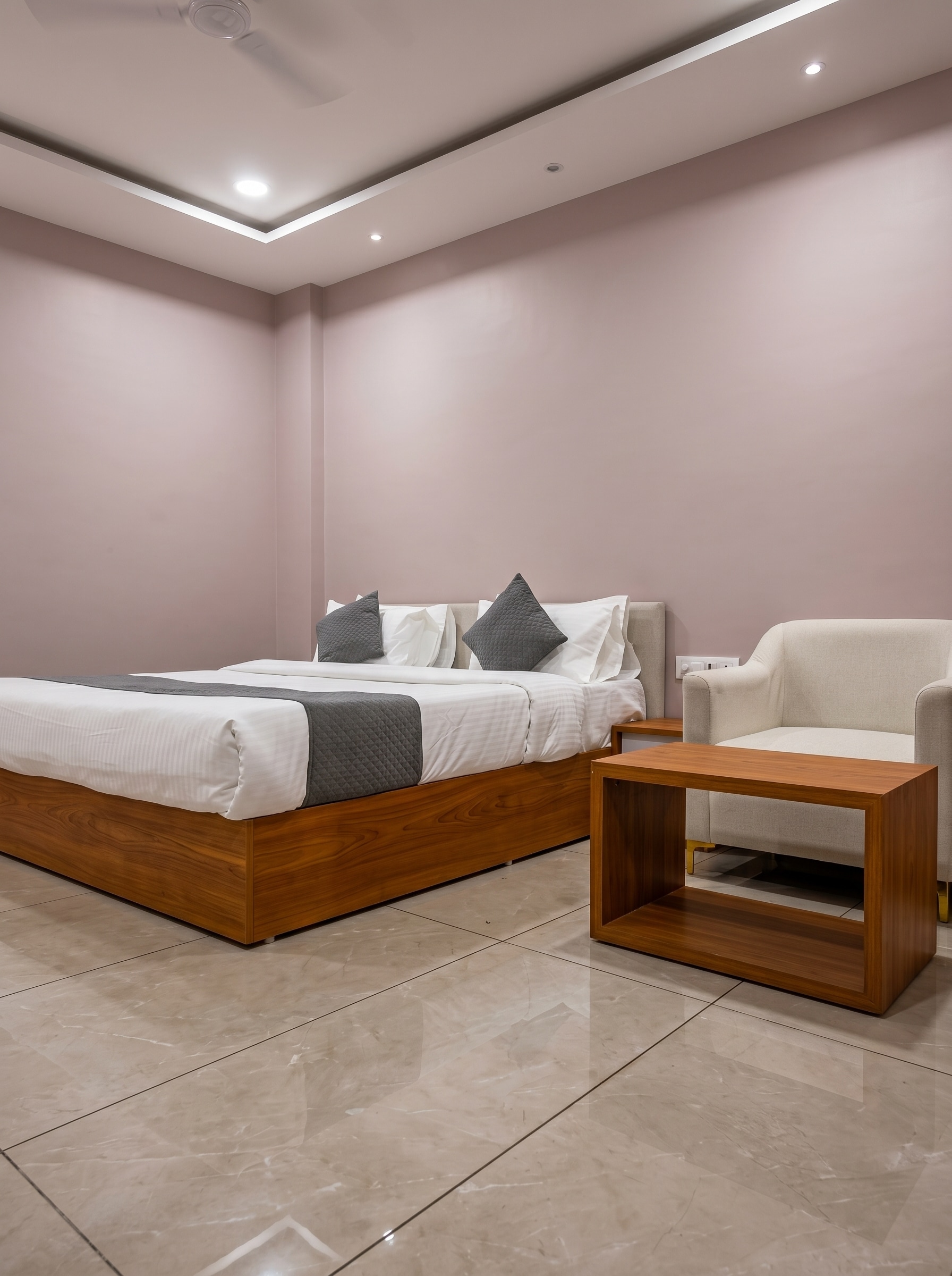 Hotel Kailash Mansarover - Tap to explore photos