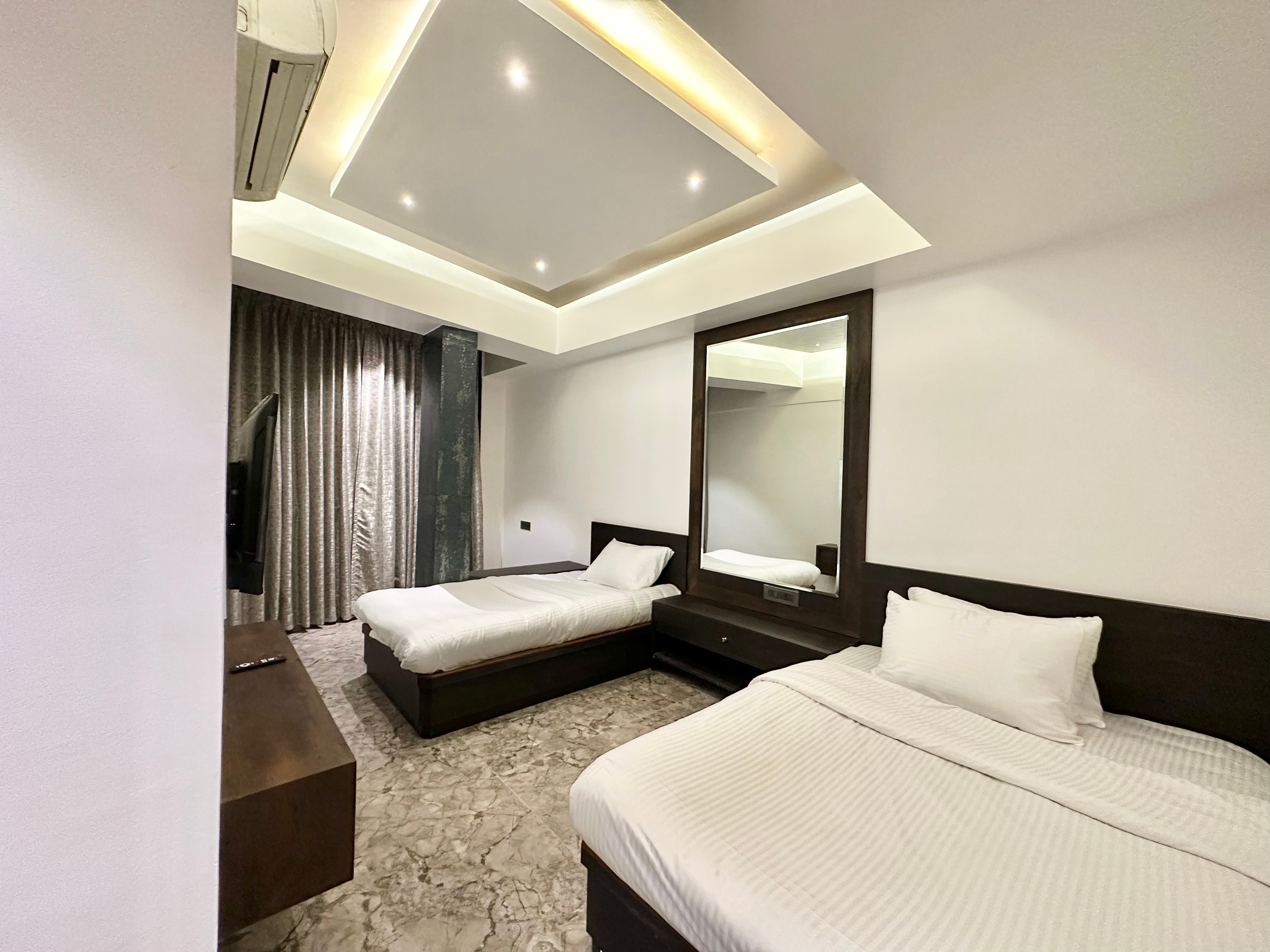 TAKHT - Executive Rooms & Suites - Tap to explore photos