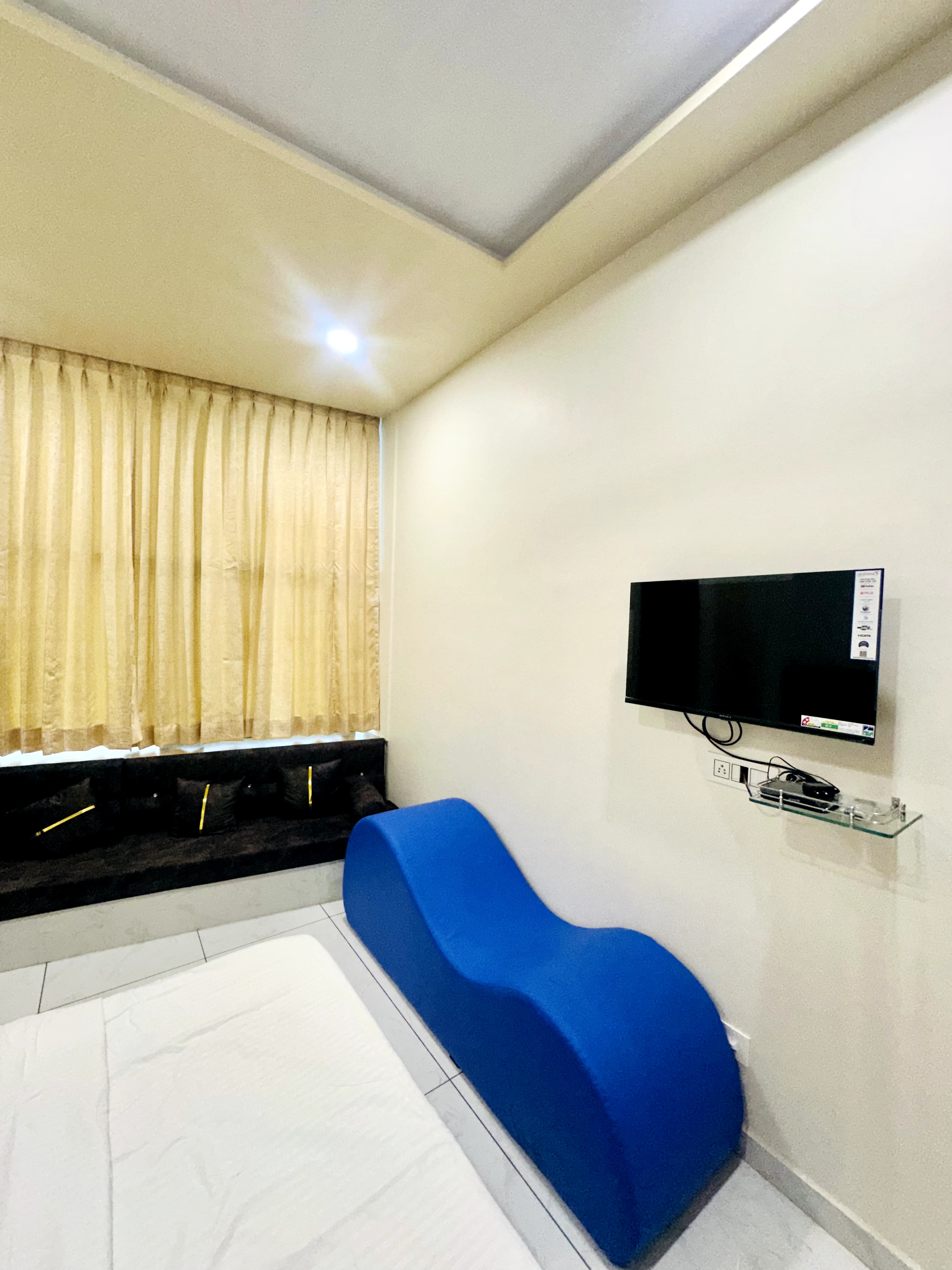 Hotel Gold Palace - Tap to explore photos