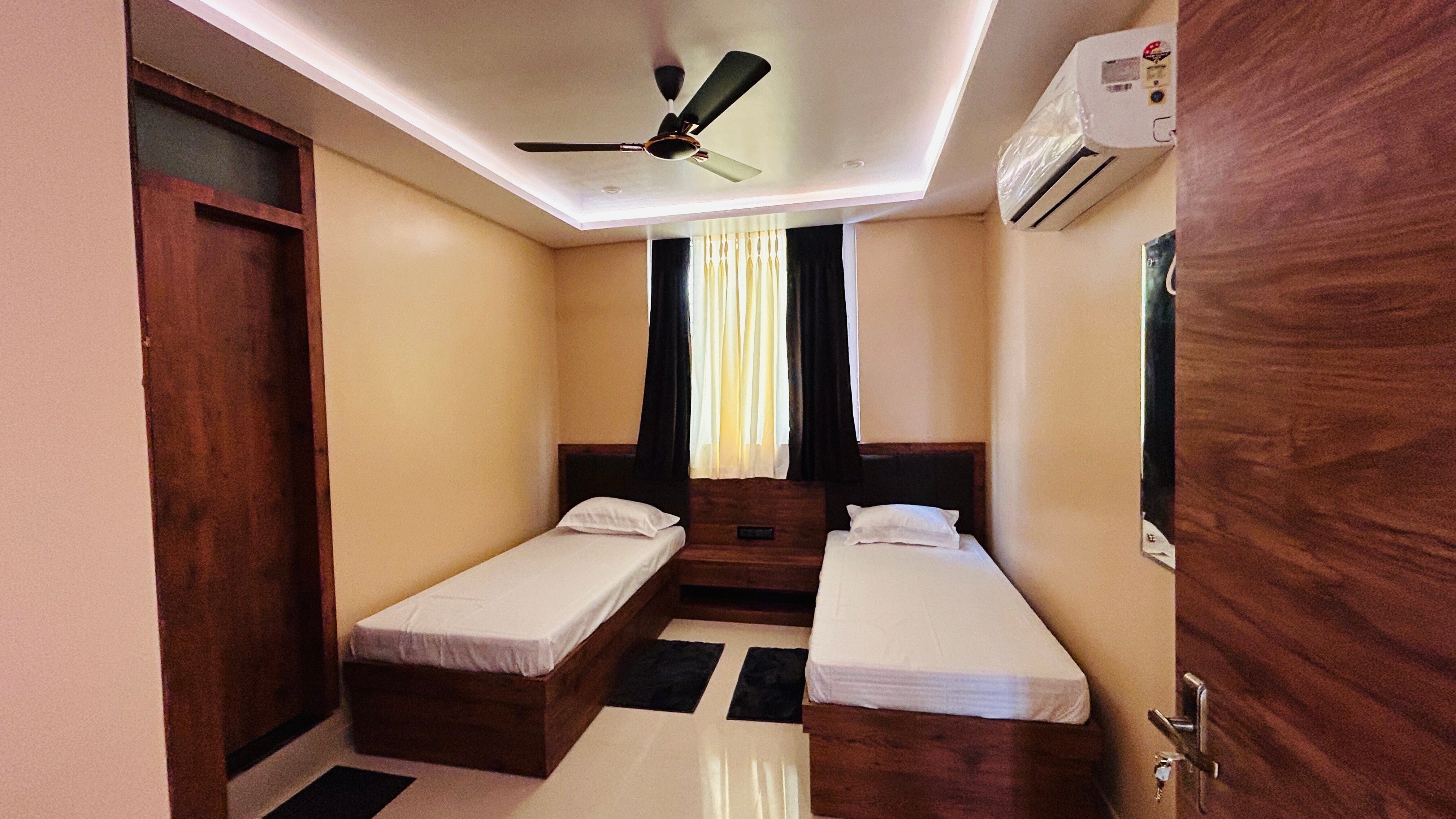 Hotel LB and Sons - Tap to explore photos